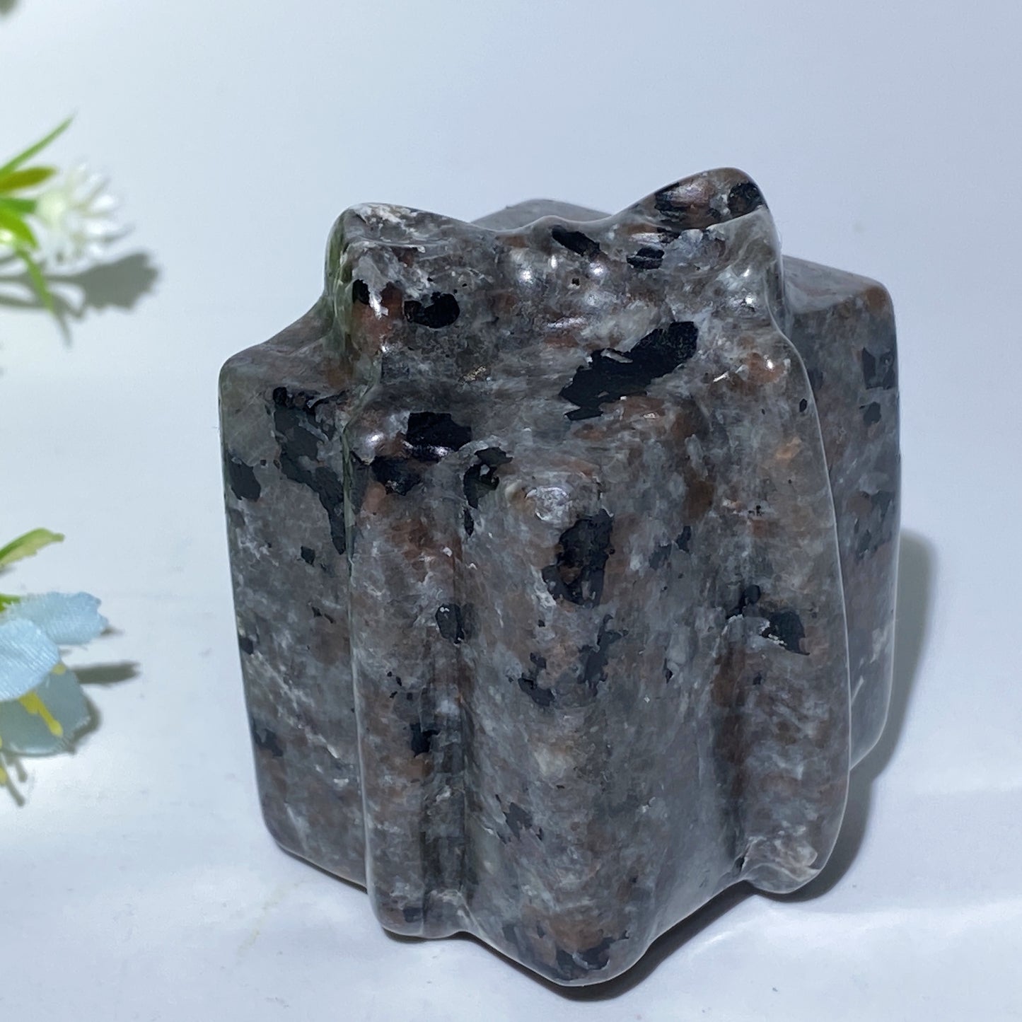 2.0"-2.2" Mixed Crystal Gift Box Carvings for Christmas Decor Bulk Wholesale