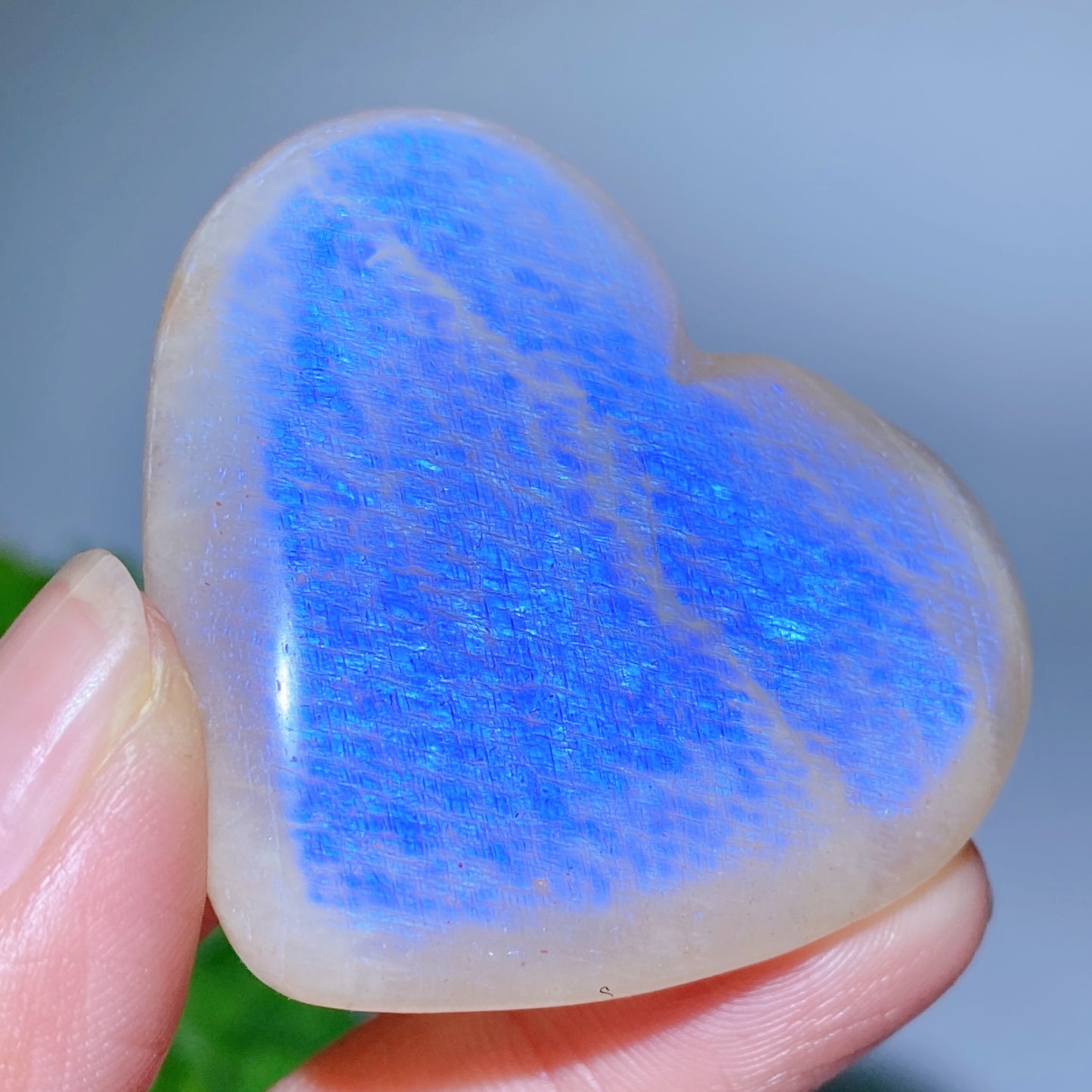 2.0"-2.2" Blue Flash Moonstone Heart Palm Carvings Bulk Wholesale