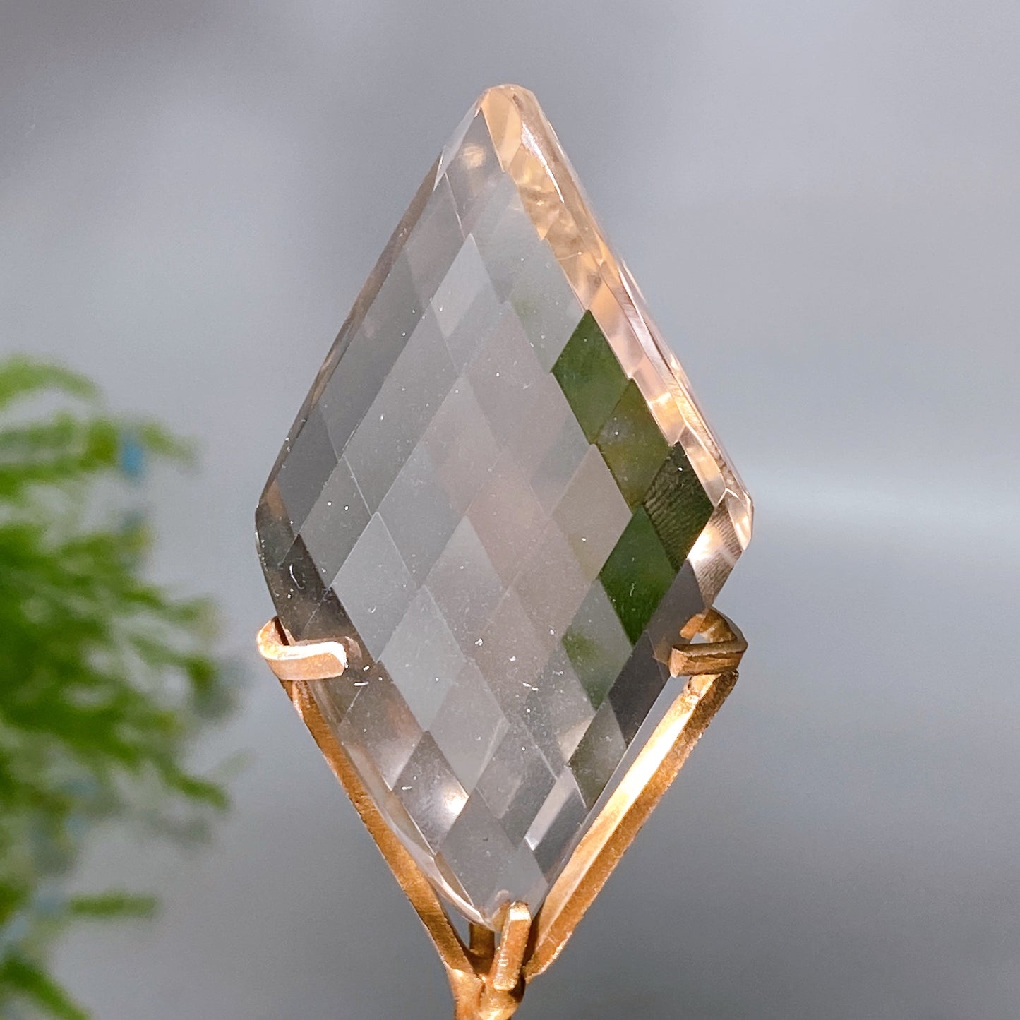 Faceted Clear Quartz Water-drop Diamond Curved Rhombus with Stand Wholesale