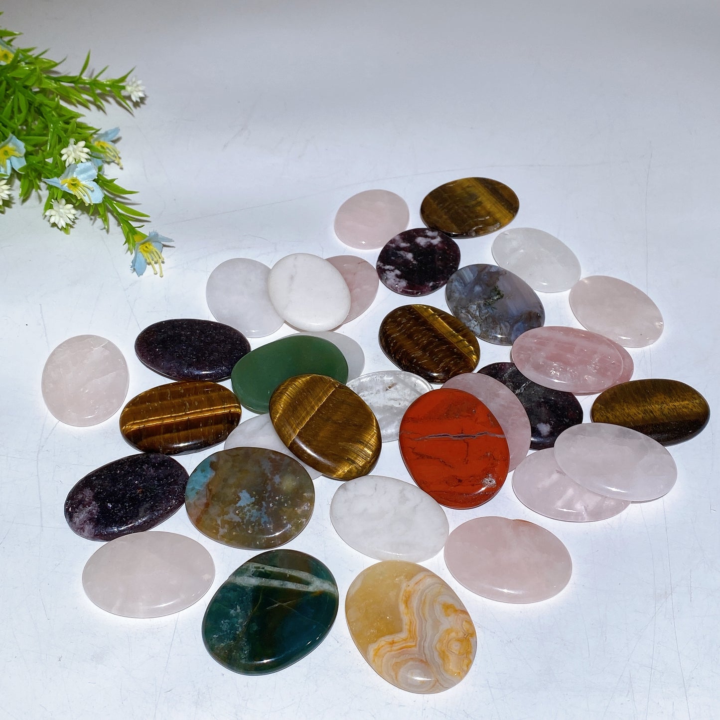 1.4"-1.8" Mixed Crystal Falt Worry Stone Bulk Wholesale