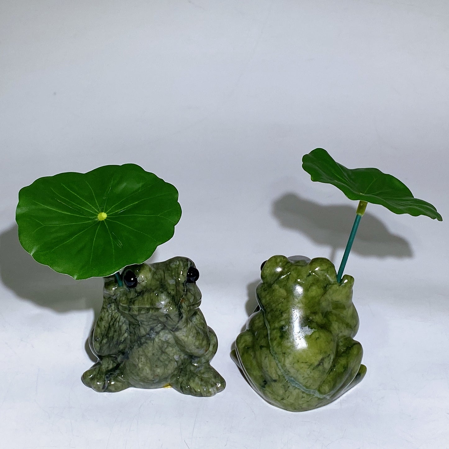 2.4" Serpentine Frog with Platic Lotus Leaf Crystal Healing Bulk Wholesale