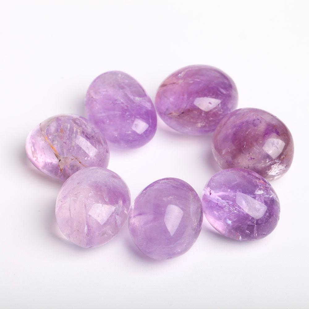 Amethyst tumbled stones placed in a circular way
